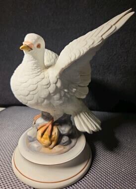 Vintage White Dove" By Andrea Figurine Andrea By Sadek Bird /Wings Realistic